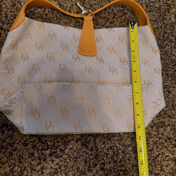 Dooney & Bourke Handbags - Dooney and bourke classic logo hobo bag